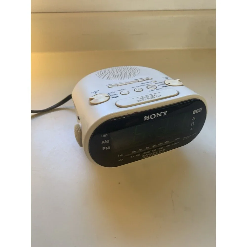 Sony Dream Machine ICF-C318 AM/FM Dual Alarm Clock Radio Digital White Retro